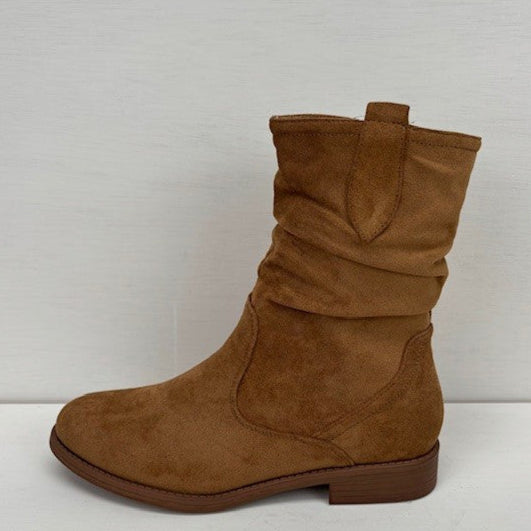 Suedine laarsjes met lage hak camel