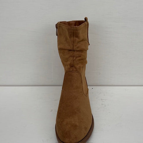 Suedine laarsjes met lage hak camel