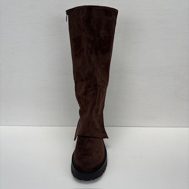 Hoge suedine boots met flap bruin