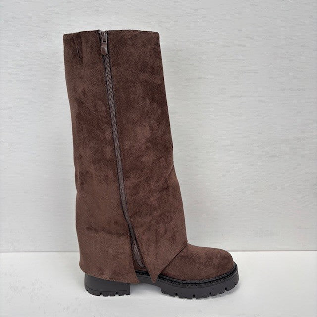 Hoge suedine boots met flap bruin