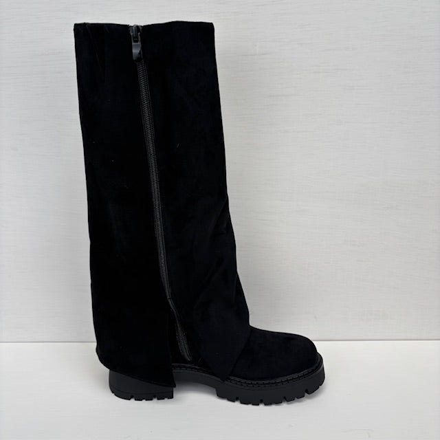 Hoge suedine boots met flap zwart