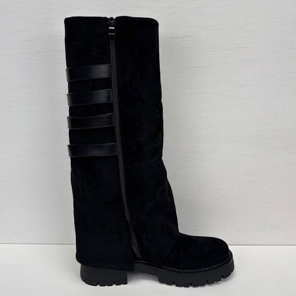 Hoge suedine boots met flap en gespen zwart