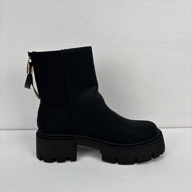 Lage leatherlook boots zwart