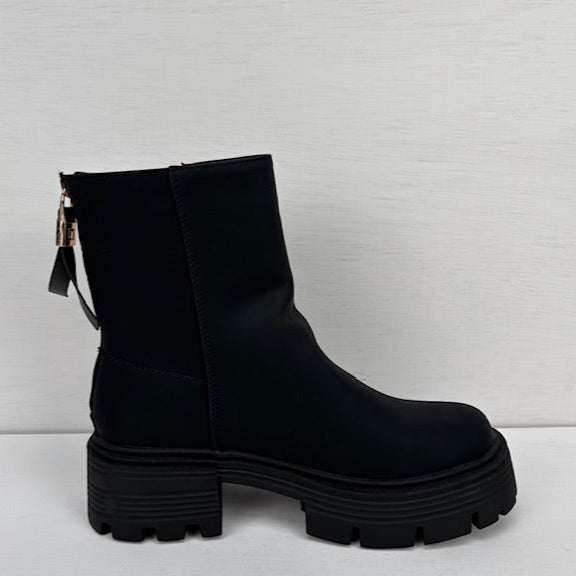Lage leatherlook boots zwart