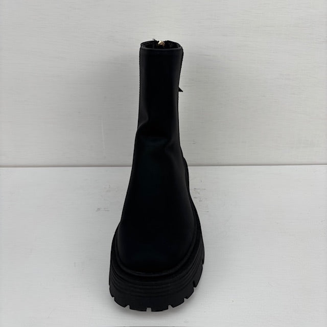 Lage leatherlook boots zwart