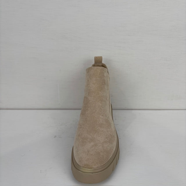 Laag enkellaarsje met stevige hak beige