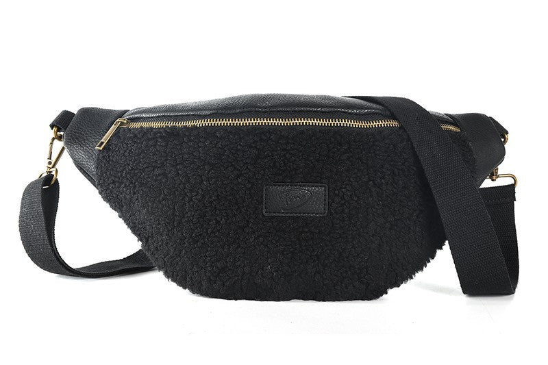 Zwarte teddy heuptasje / crossbody Bilund