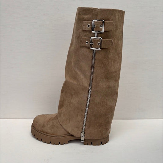 Suedine boots met flap en gespjes khaki