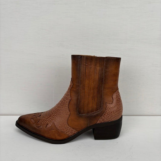 Laag cowboylaarsje met croco details camel
