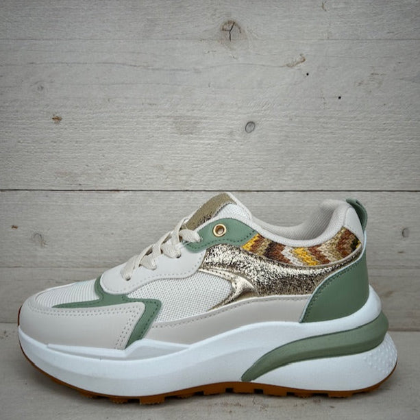 Sportieve sneaker met leuke afwerking groen