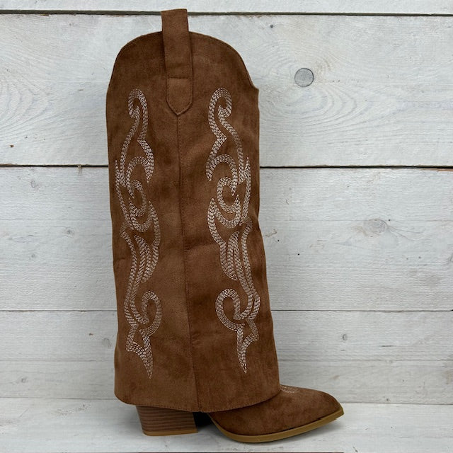 Hoge suèdine cowboylaars met leuke flap camel