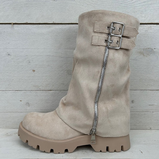 Suèdine laarzen met sierlijke flap beige