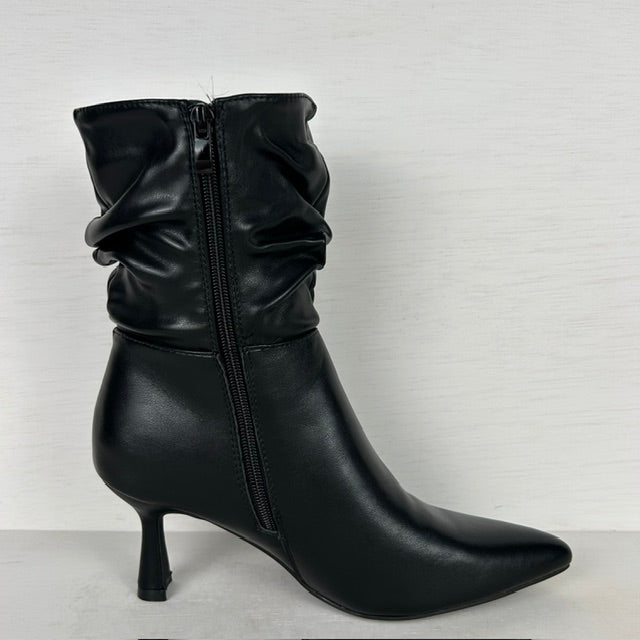 Leatherlook laarsjes met elegant design zwart