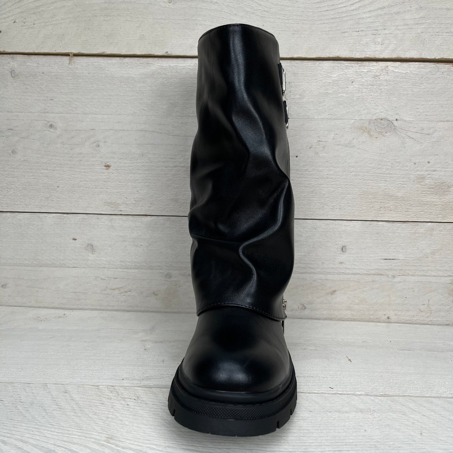 Boots met flap, sierrits en gespen