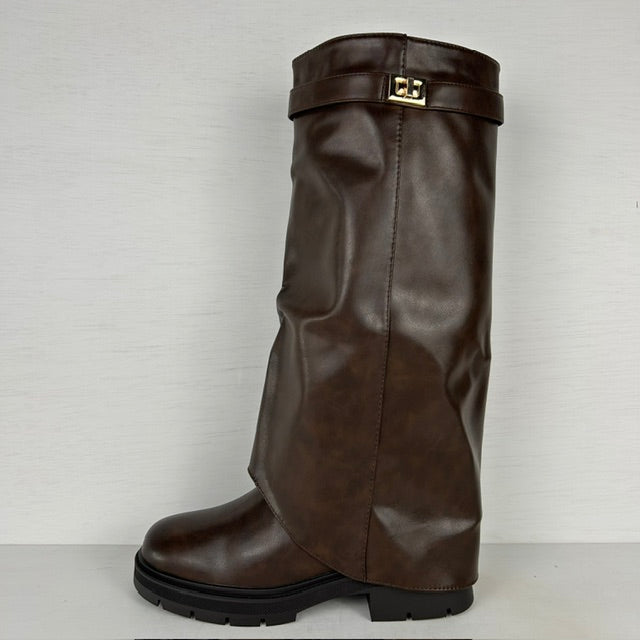 Stoere hoge leatherlook boots met flap bruin