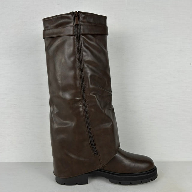 Stoere hoge leatherlook boots met flap bruin