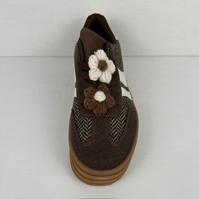 Leuke retro sneakers met bloemetjes bruin
