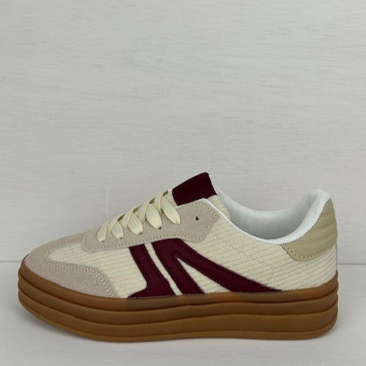 Retro sneakers met leuk design beige