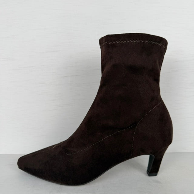 Elegante enkellaarsjes met naaldhakje bruin