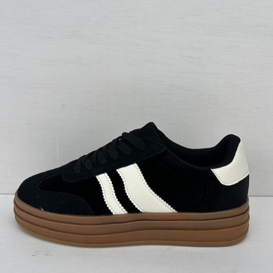 Retro sneakers met witte details zwart