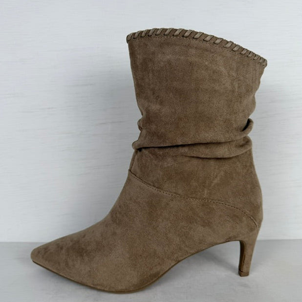 Slouchy laarsjes met naaldhakje en stiksel khaki