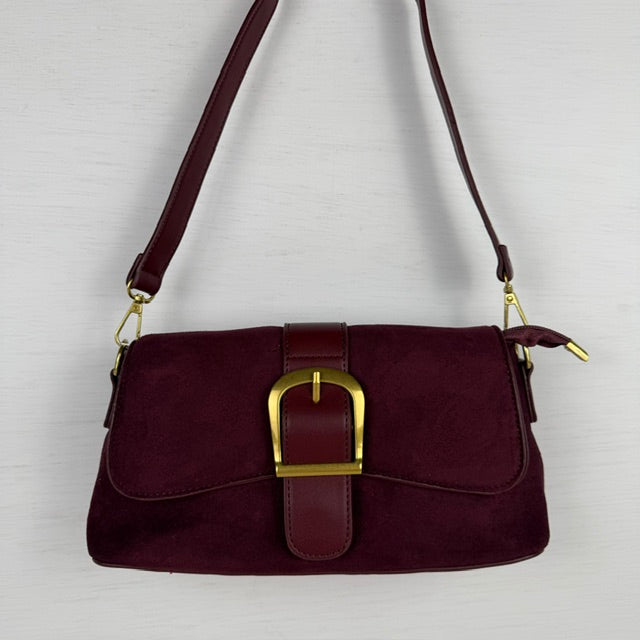 Leuk suèdine schoudertasje met gesp bordeaux rood