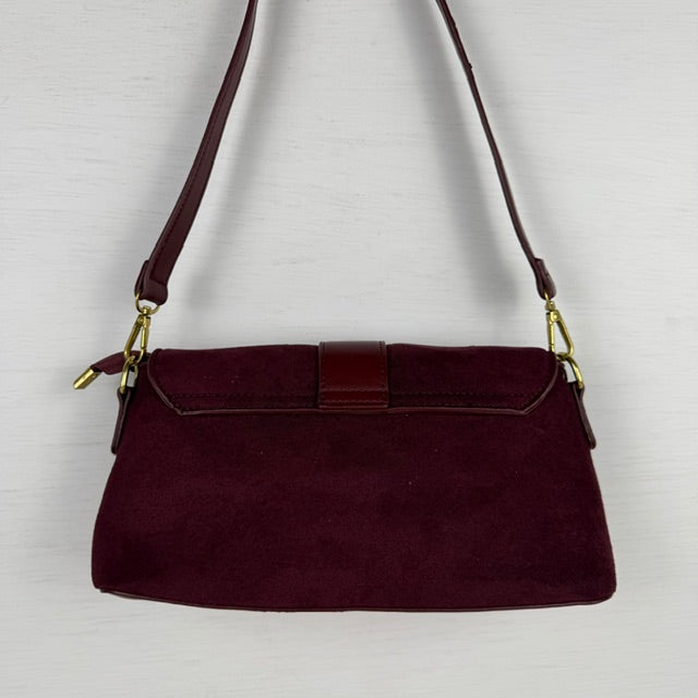 Leuk suèdine schoudertasje met gesp bordeaux rood
