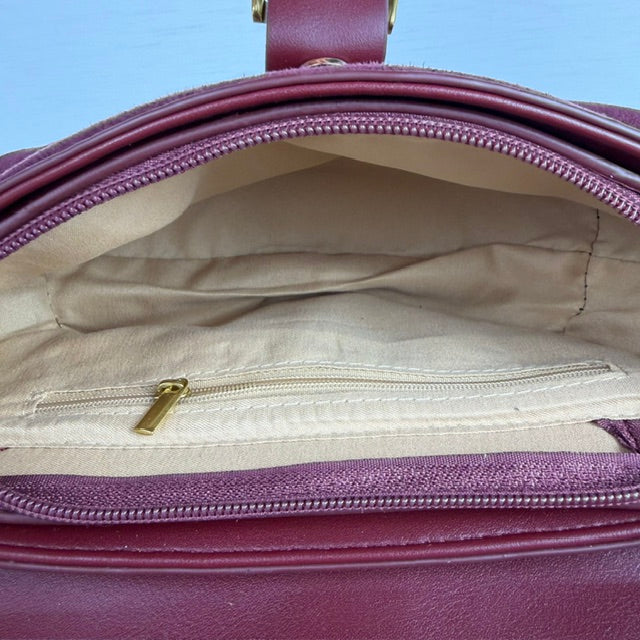 Leuk suèdine schoudertasje met gesp bordeaux rood