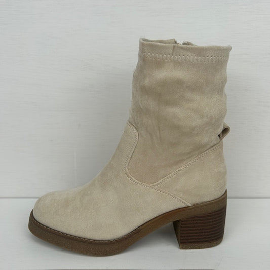 Suèdine laarsjes met stevige hak beige