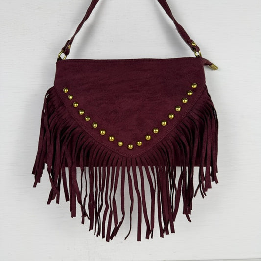Suèdine schoudertasje met studs en franjes bordeaux rood
