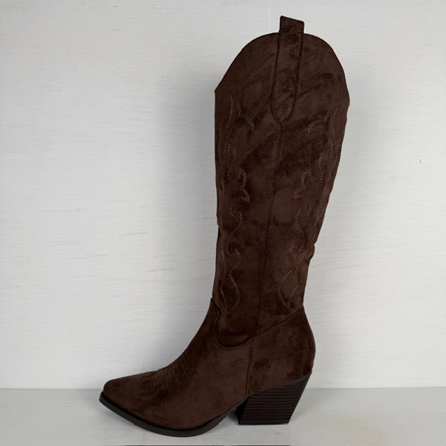 Hoge suèdine cowboylaarzen met elegante hak bruin
