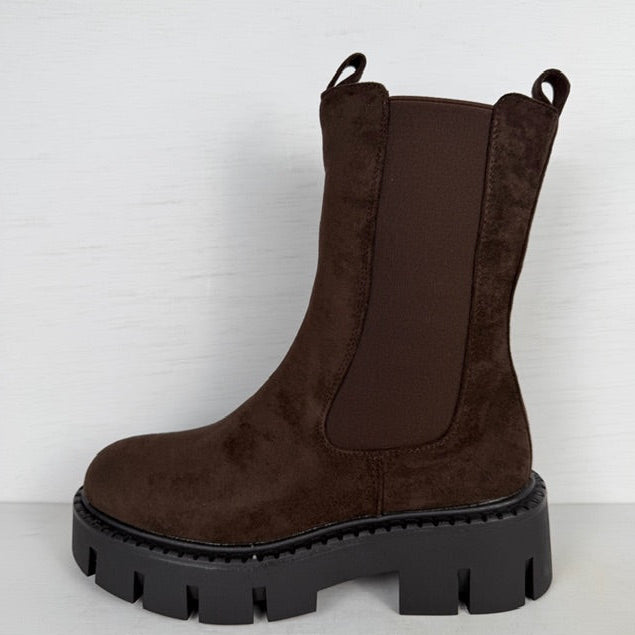 Geweldige boots met stoere zool en lusjes bruin