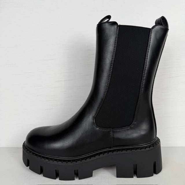 Geweldige boots met stoere zool en lusjes zwart