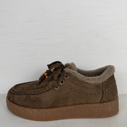 Geweldige pantoffels/ sneakers met teddy randje khaki
