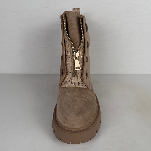 Geweldige boots met shiny afwerking beige