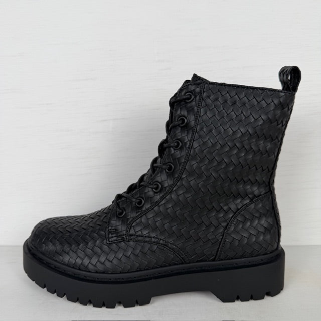Leuke veterboots met gevlochten motief zwart