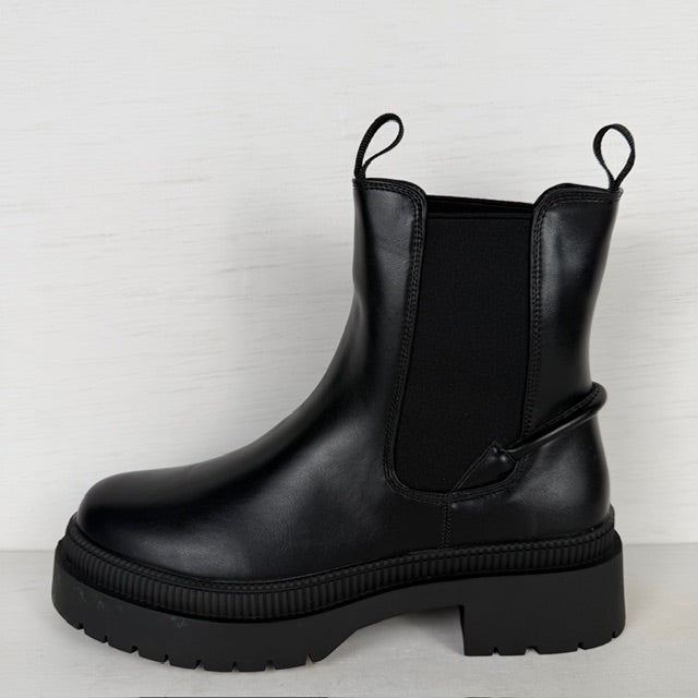 Leatherlook boots met elastiek en lusjes zwart