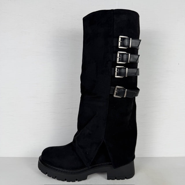 Hoge suèdine boots met flap en gespjes zwart