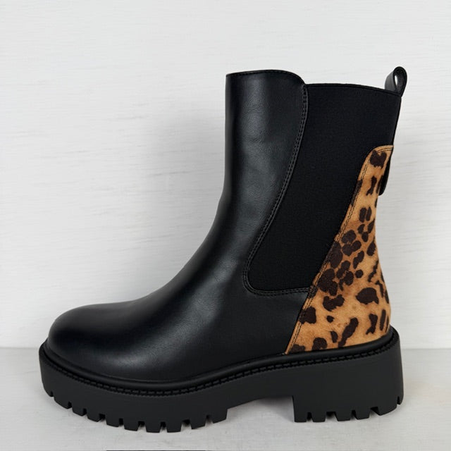 Leatherlook boots met panter hak zwart