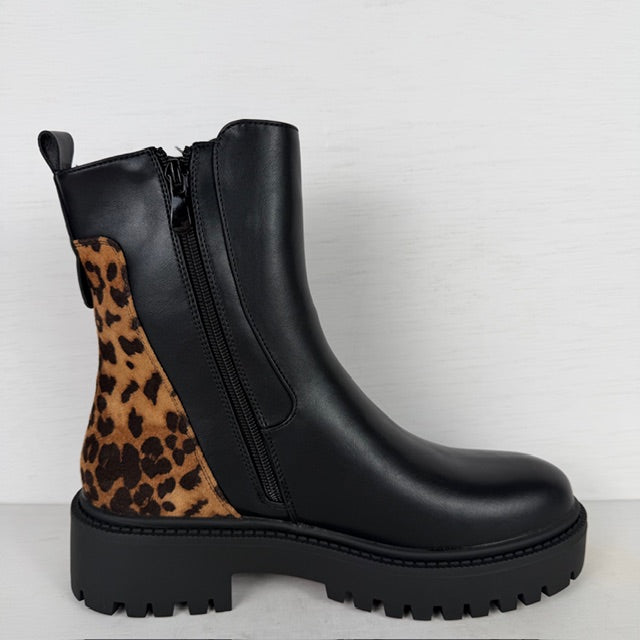 Leatherlook boots met panter hak zwart
