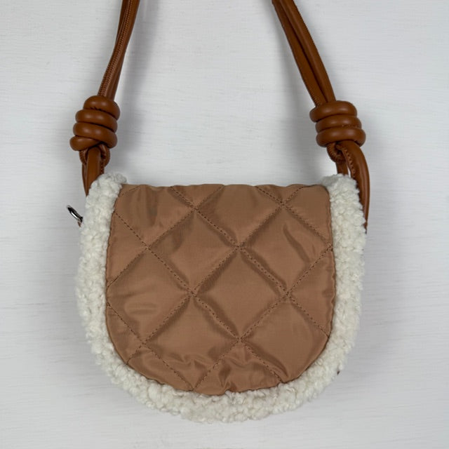 Padded schoudertasje met teddy randje camel