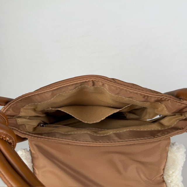 Padded schoudertasje met teddy randje camel