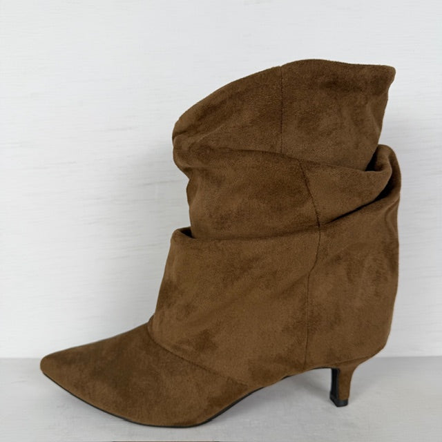 Slouchy laarzen met klein naaldhakje khaki