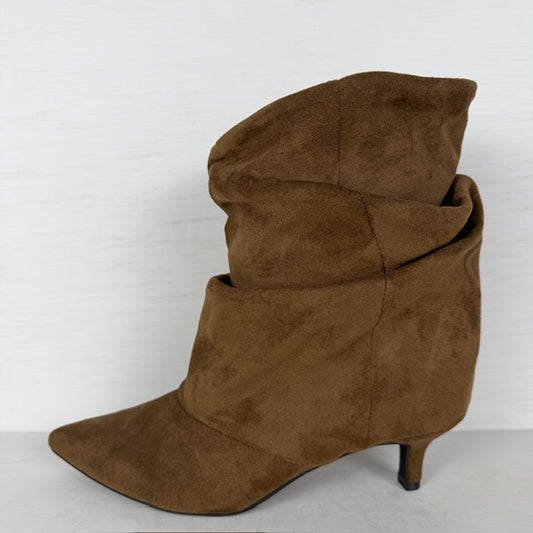 Slouchy laarzen met klein naaldhakje khaki