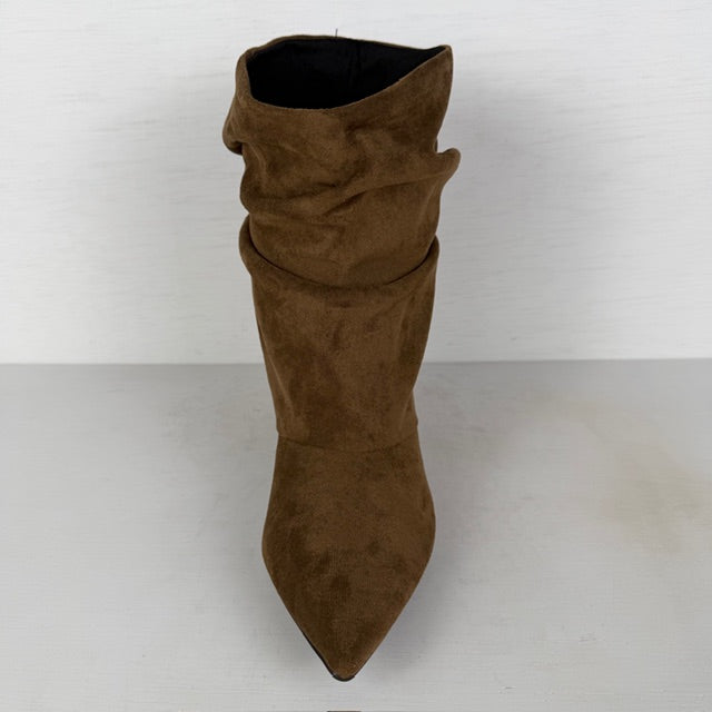 Slouchy laarzen met klein naaldhakje khaki