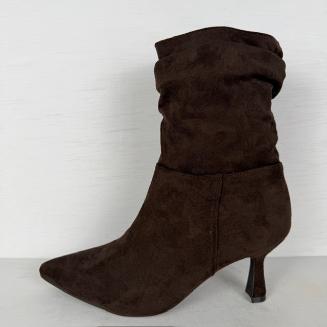 Suèdine slouchy laarsjes met elegant design bruin