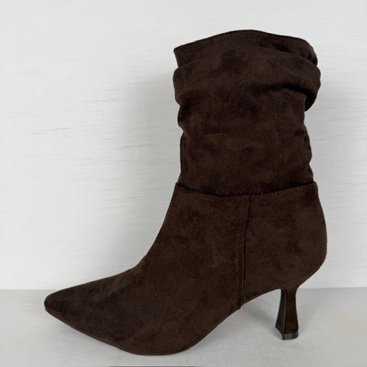Suèdine slouchy laarsjes met elegant design bruin