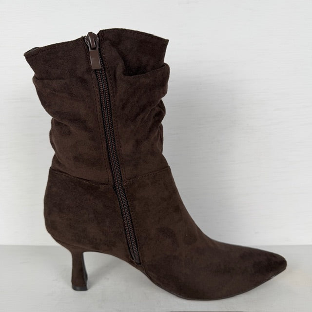 Suèdine slouchy laarsjes met elegant design bruin