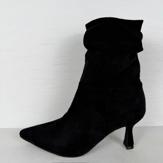 Suèdine slouchy laarsjes met elegant design zwart