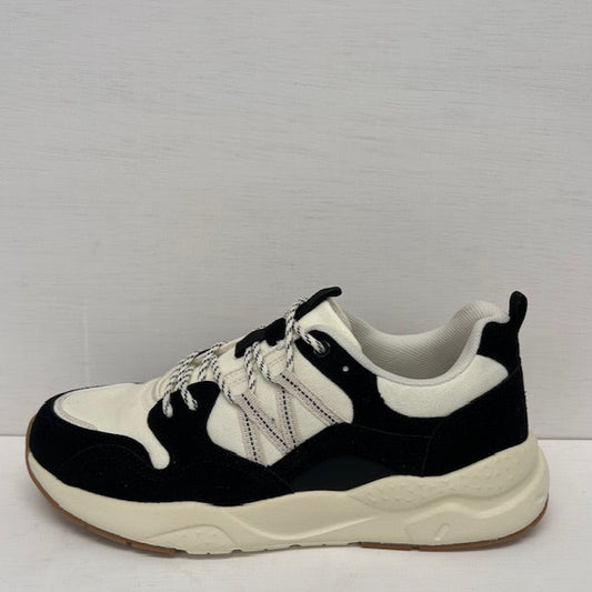 Casual sneaker met trendy look zwart